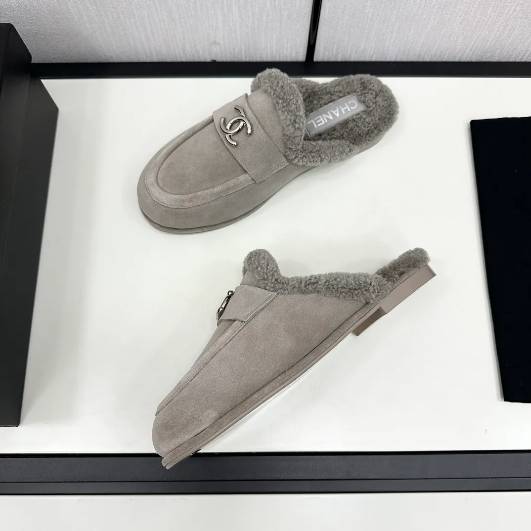 👟👟Ex-factory price 600👟👟Chanel 24K new furry loafers and Teddy furry shoes for autumn and winter. Very comfortable. Maillard brown is still very suitable for autumn and winter~ Suede upper, fur lining integrated, leather outsole Size: 35-39, other sizes are customized
